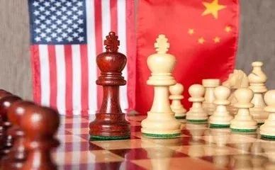 中美经济对冲加剧：美联储加息与中国央行降息的全球博弈分析