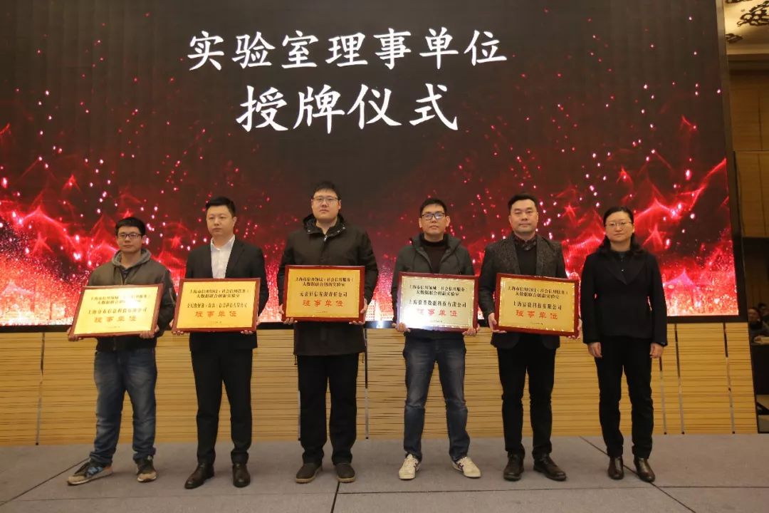 信用货币数字货币_分析数字货币在信用评级中的应用：如何增强贷款与金融服务的透明度_信贷评级和信用等级